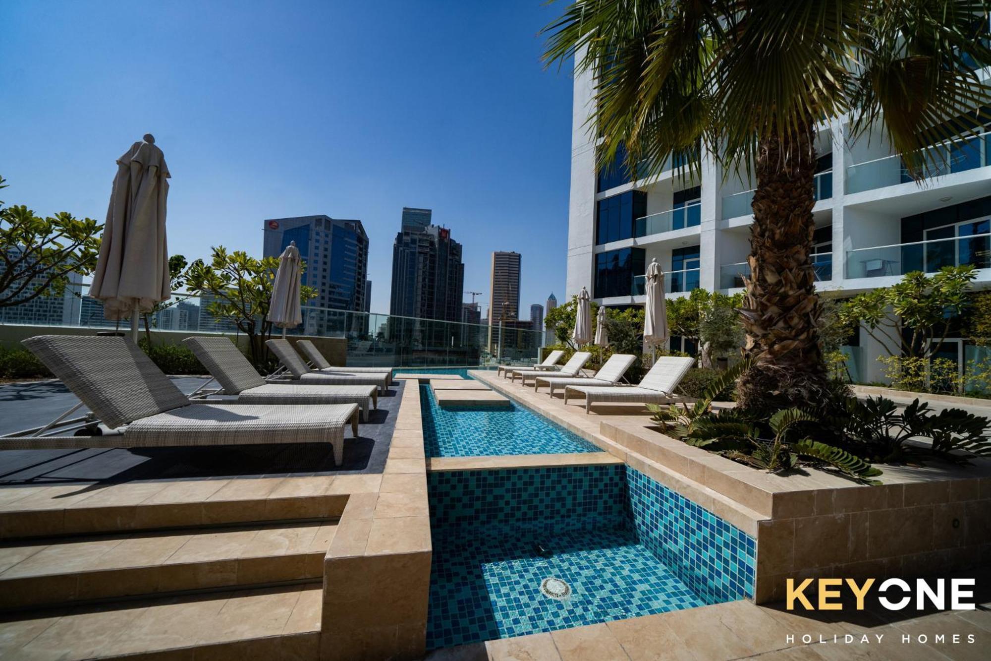 Sleek Studio In Prive With Stunning Canal View Dubai Eksteriør bilde