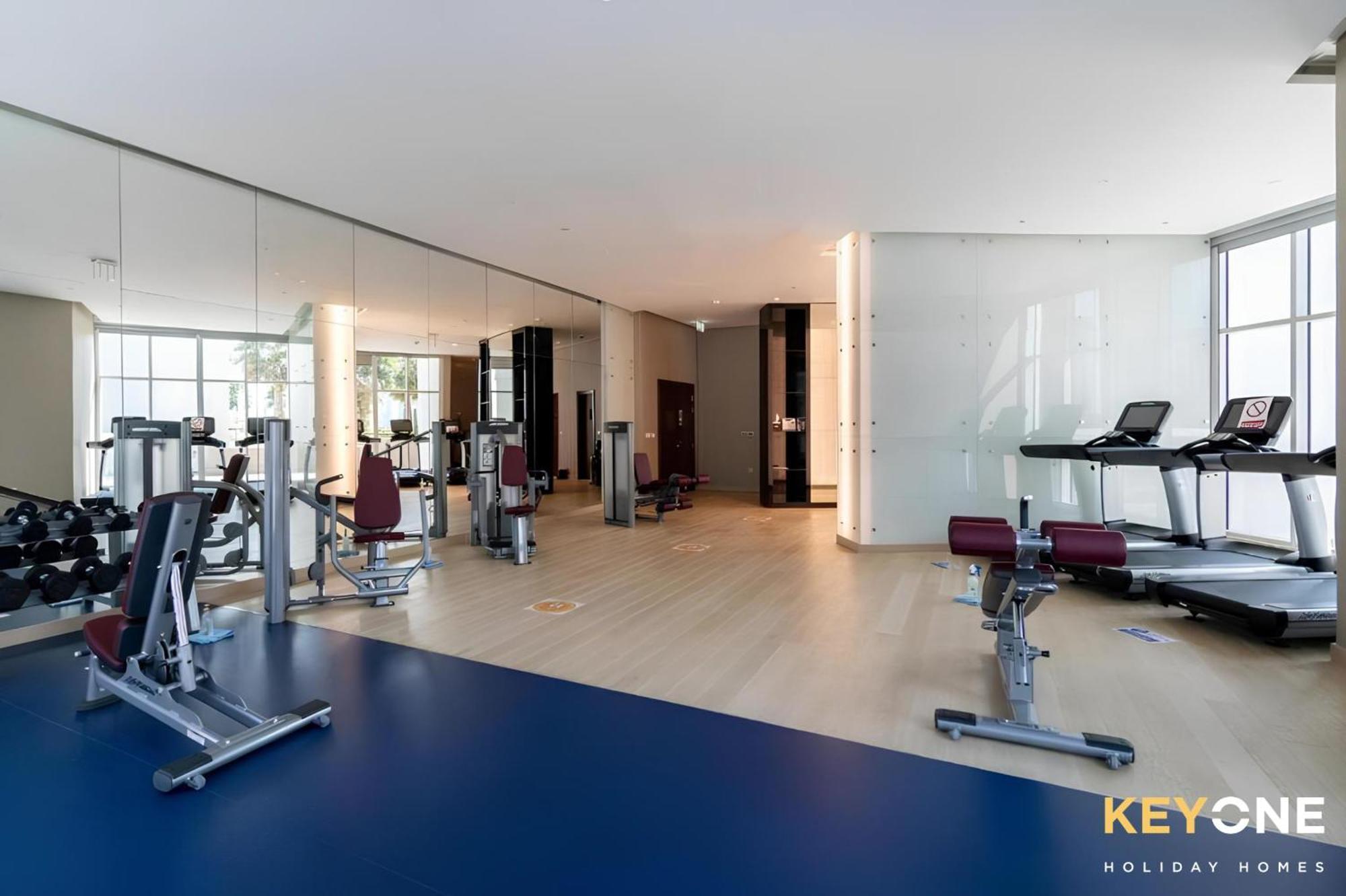 Sleek Studio In Prive With Stunning Canal View Dubai Eksteriør bilde