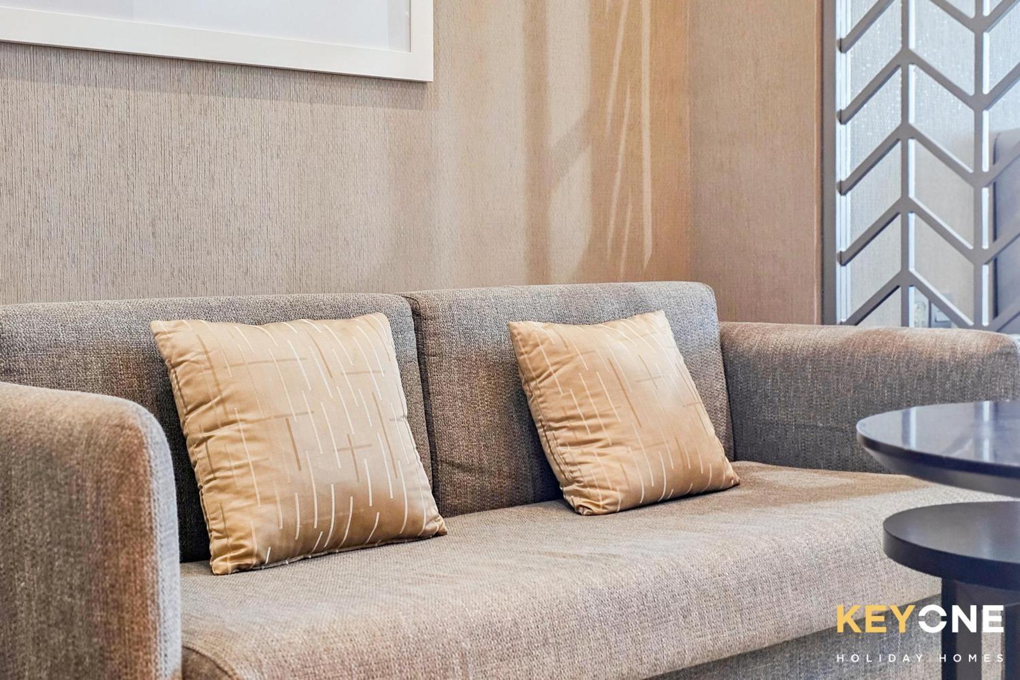 Sleek Studio In Prive With Stunning Canal View Dubai Eksteriør bilde