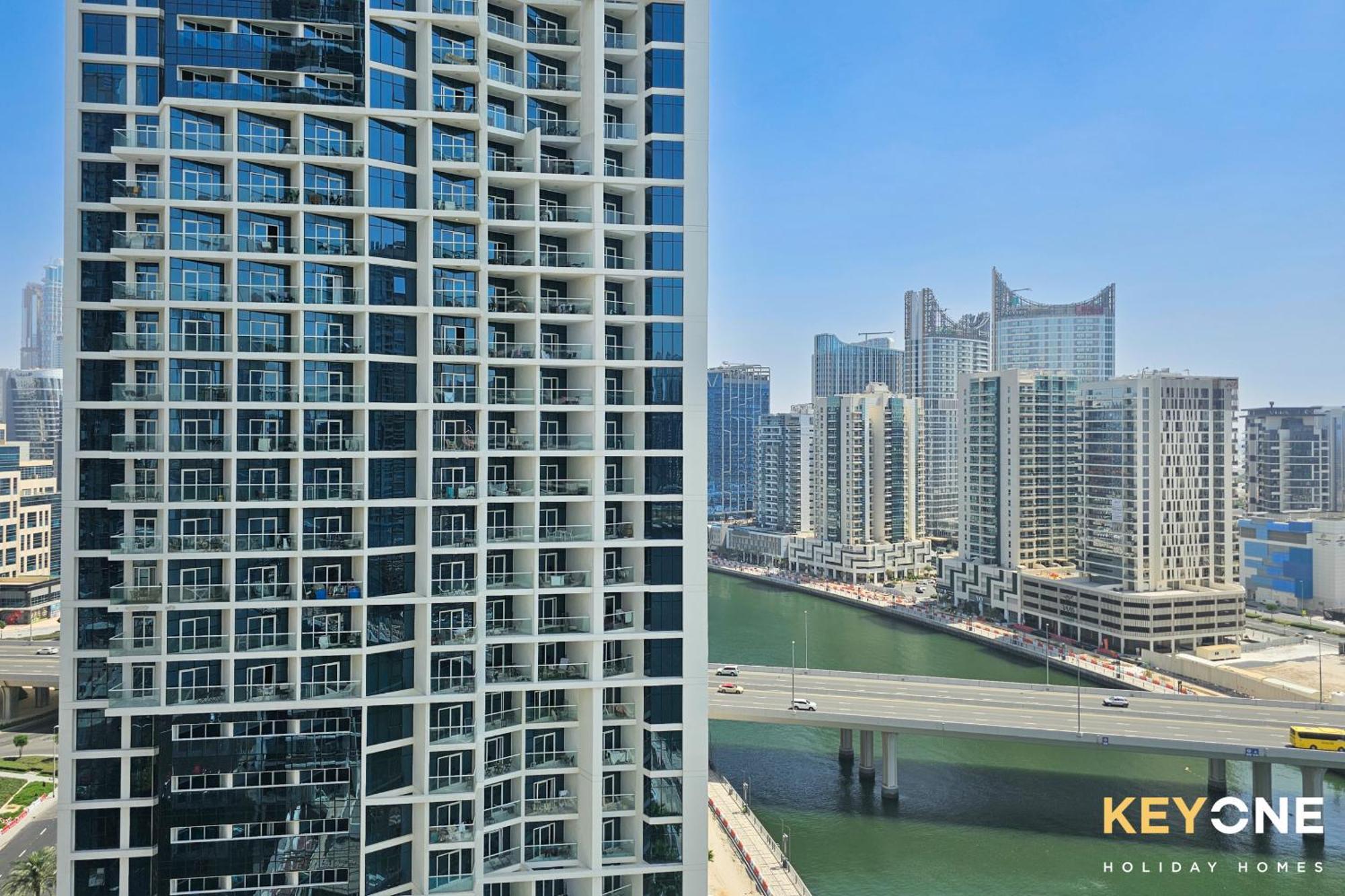Sleek Studio In Prive With Stunning Canal View Dubai Eksteriør bilde