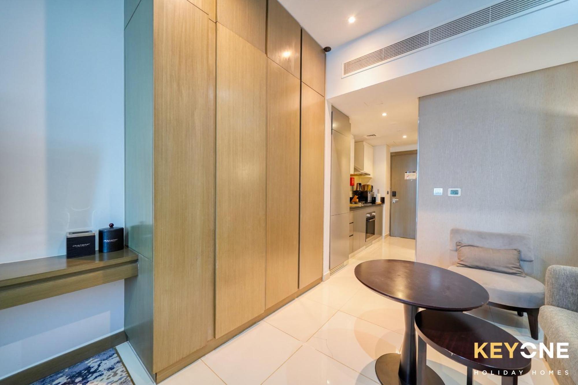 Sleek Studio In Prive With Stunning Canal View Dubai Eksteriør bilde