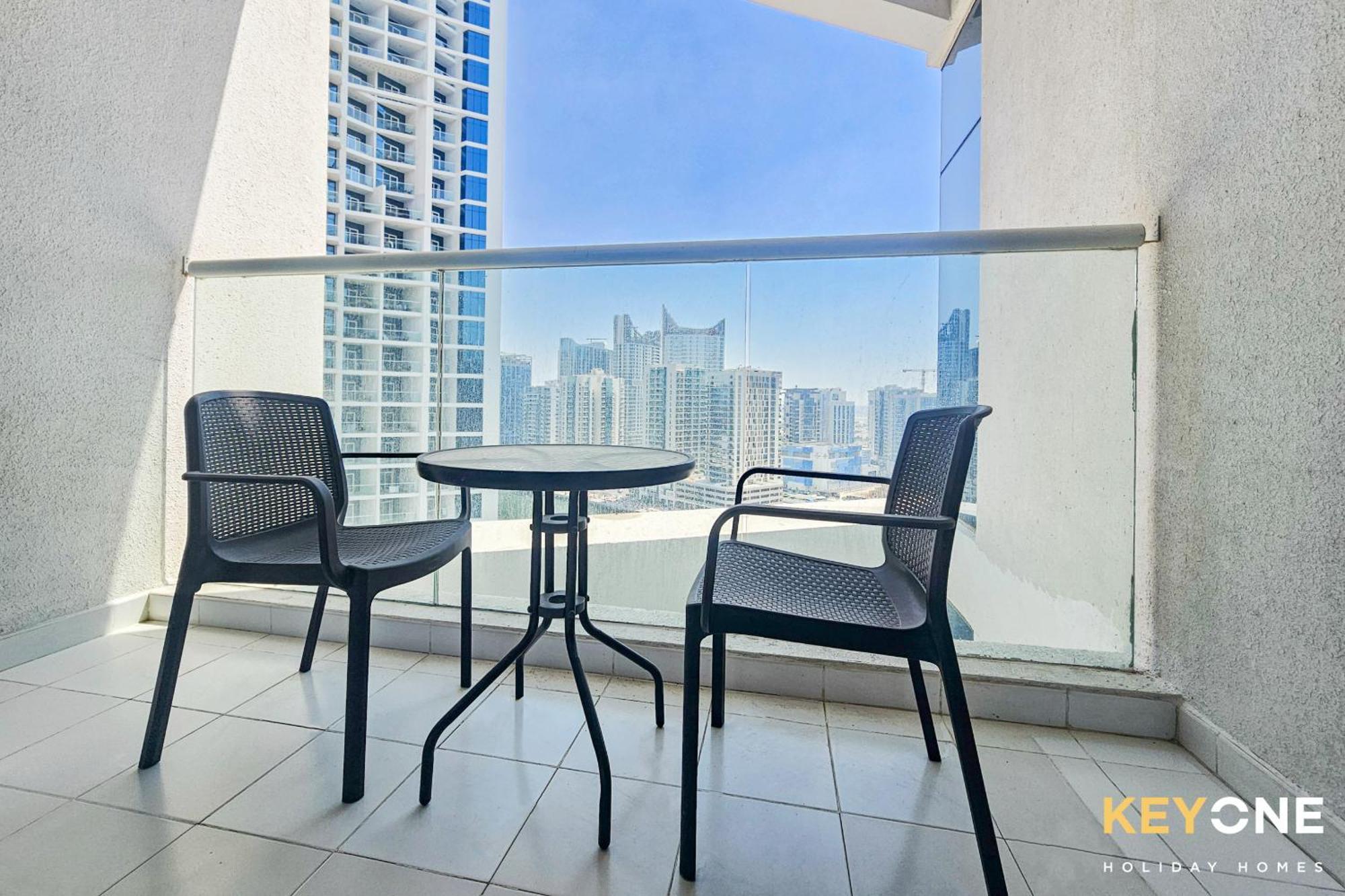 Sleek Studio In Prive With Stunning Canal View Dubai Eksteriør bilde