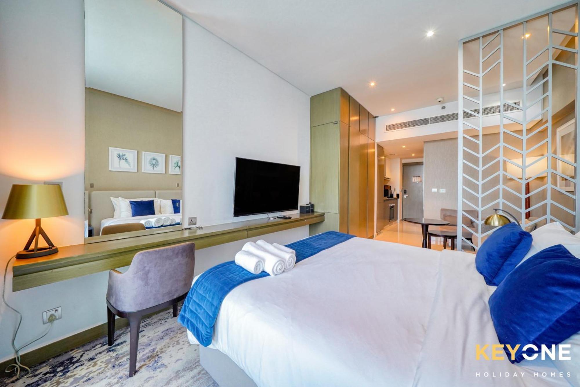 Sleek Studio In Prive With Stunning Canal View Dubai Eksteriør bilde