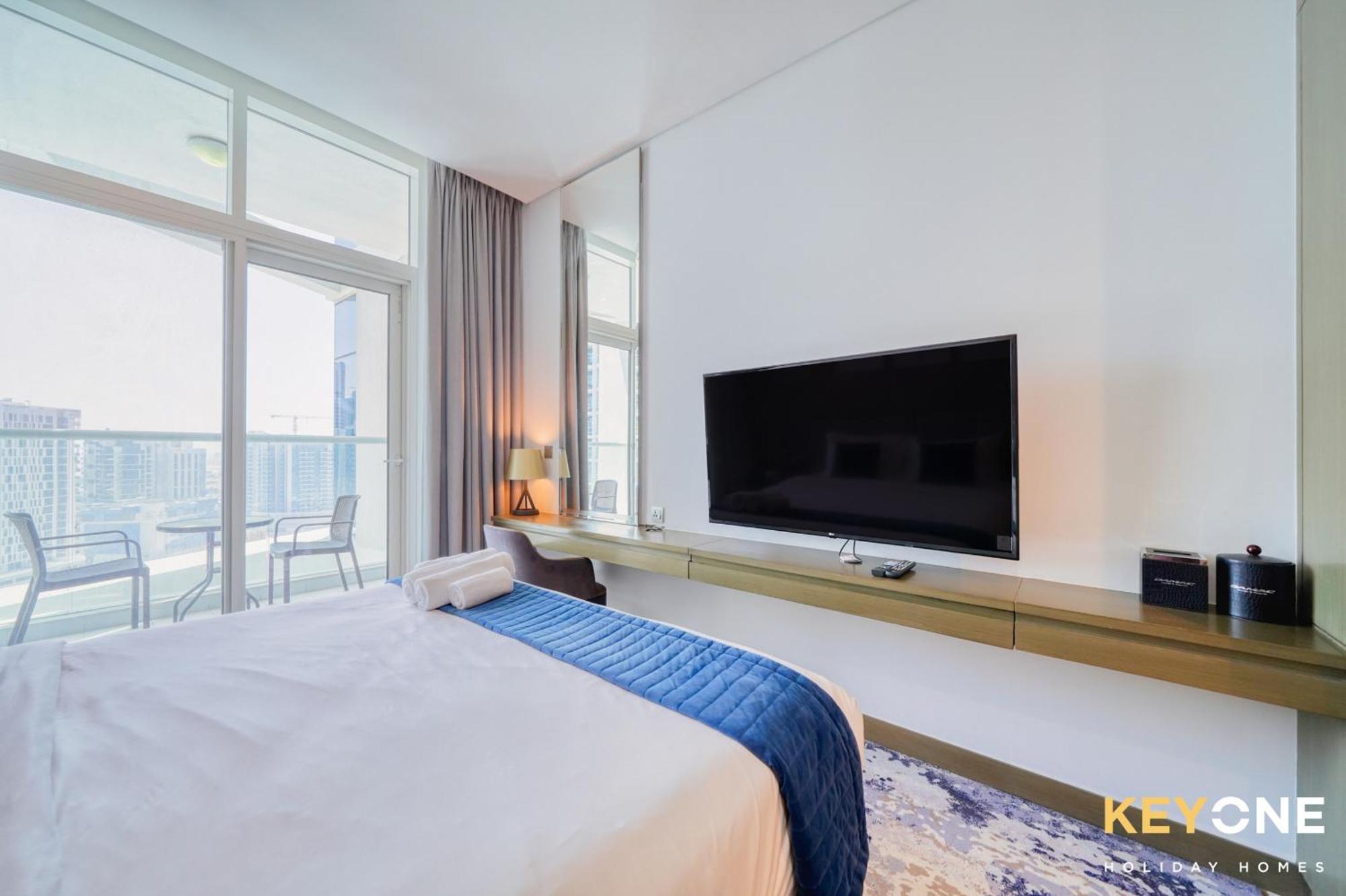 Sleek Studio In Prive With Stunning Canal View Dubai Eksteriør bilde
