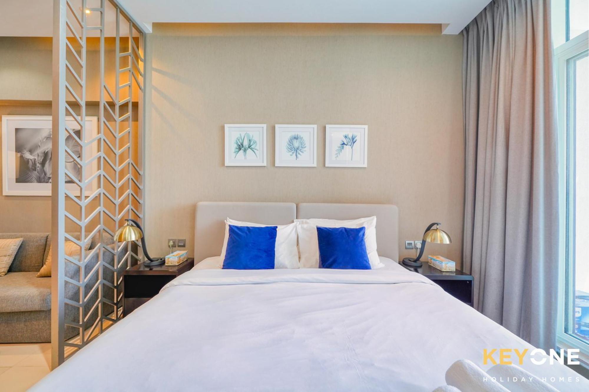 Sleek Studio In Prive With Stunning Canal View Dubai Eksteriør bilde