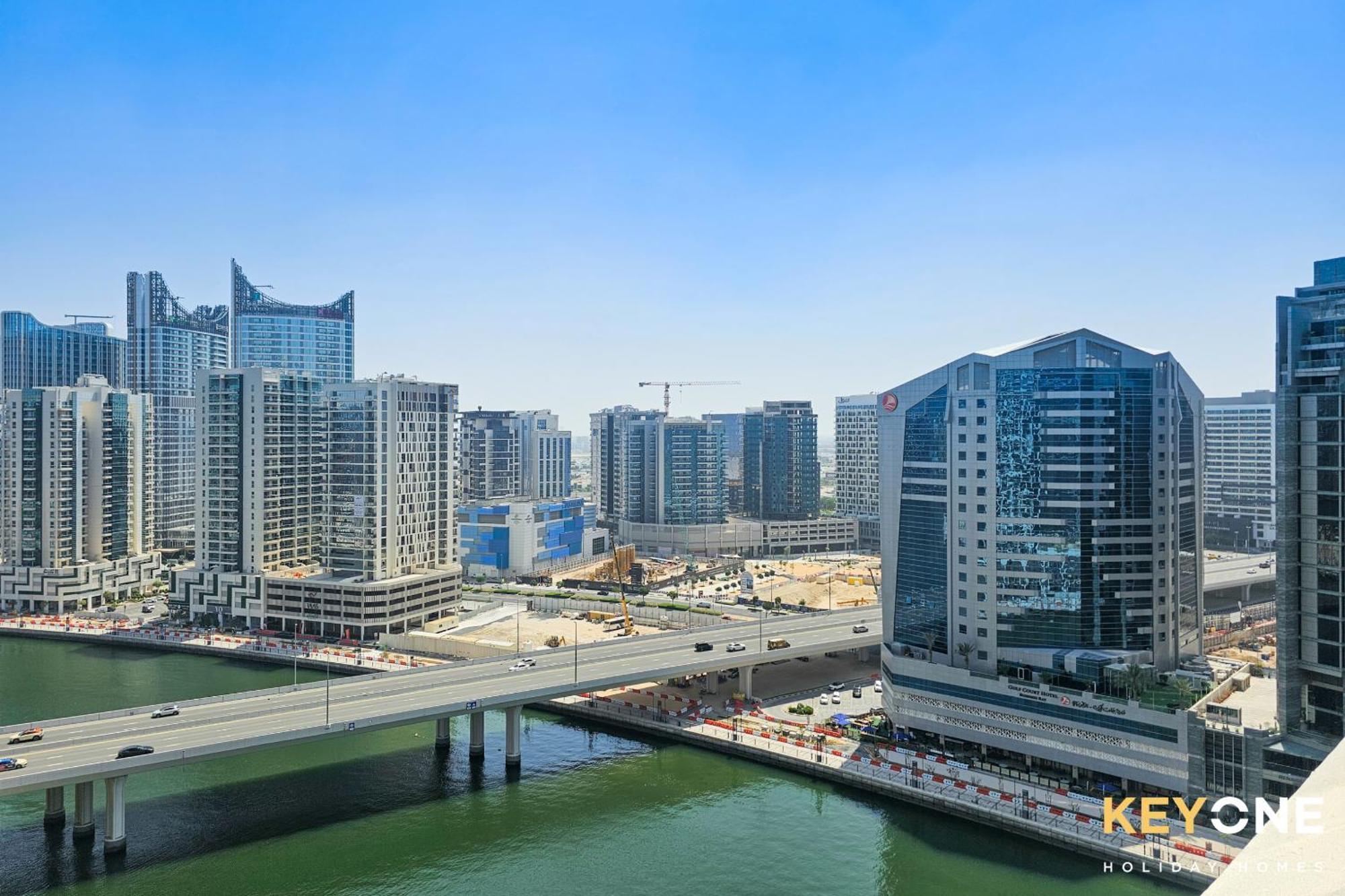 Sleek Studio In Prive With Stunning Canal View Dubai Eksteriør bilde